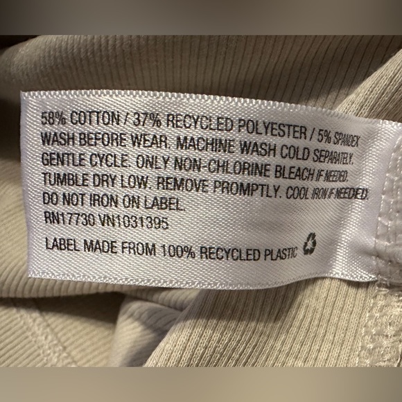 NWT Slim Fit Ribbed Tank Top | L - Picture 3 of 7